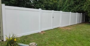 “White vinyl yard fence”